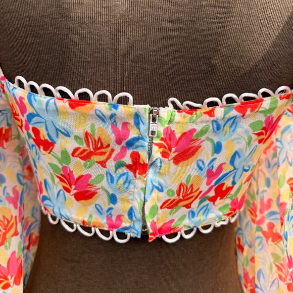 Vintage Look Floral Puff-Sleeve Crop Top – Bright & Romantic - Picture 5 of 7